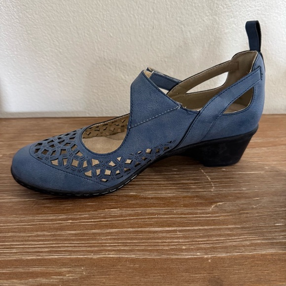Women’s As Is JBU Jolene Heeled Mary Jane Lazer Cut Heel Size 8.5M Blue - Picture 6 of 11